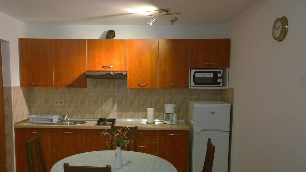 Vila Jadranka Apartments And Rooms Омишаль Номер фото